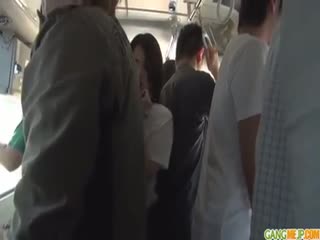 【仑奸】超可爱高中生在公交车上被仑奸